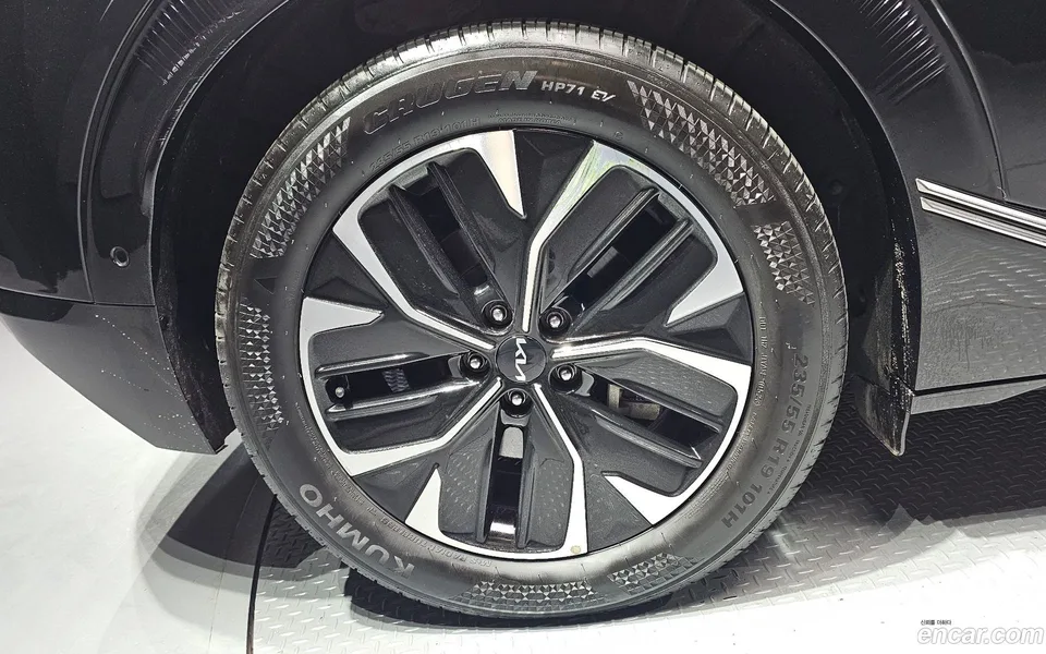 Kia EV6 2023 — миниатюра 5
