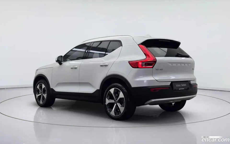 Volvo XC40 B4 2025 — миниатюра 4
