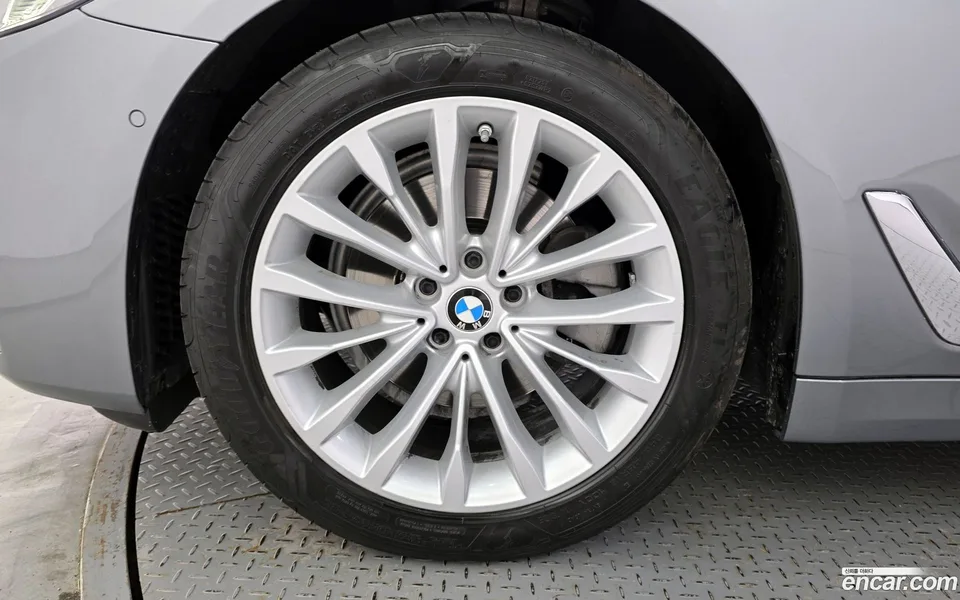 BMW 5 Series 520i 2023 — миниатюра 5