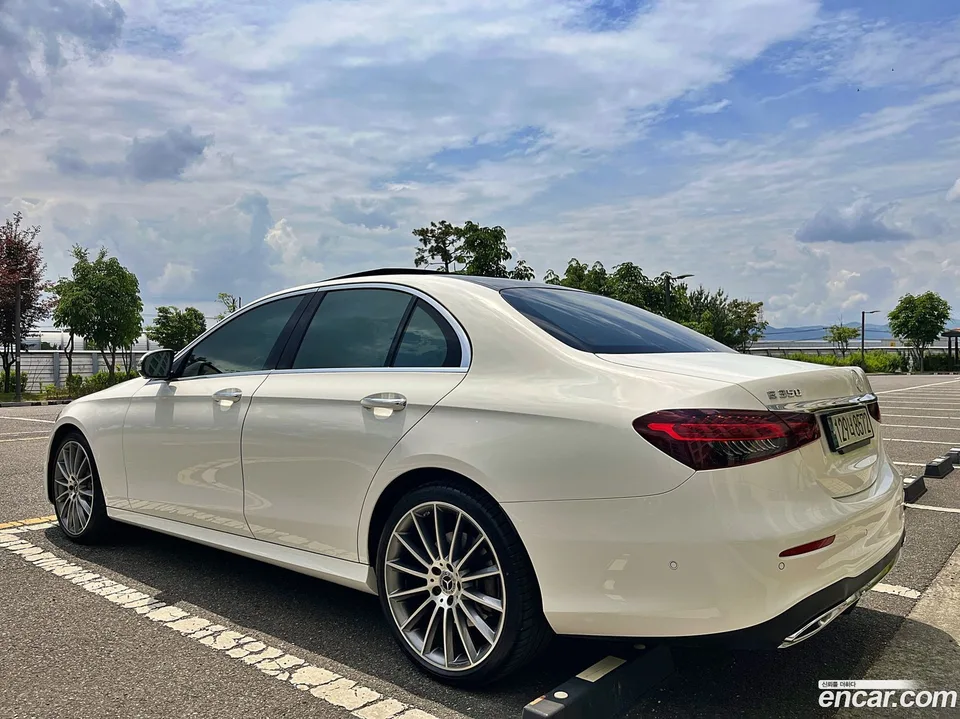 Mercedes-Benz E-Class E350 4MATIC AMG Line 2022 — миниатюра 2