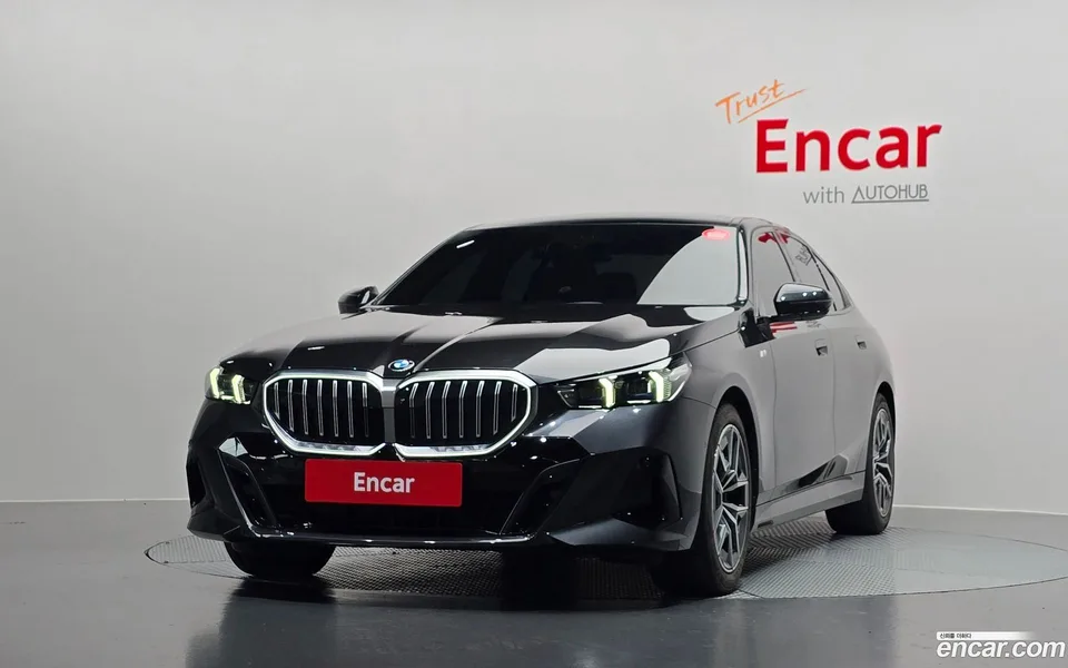 BMW 5 Series 520i M 2025 — миниатюра 3