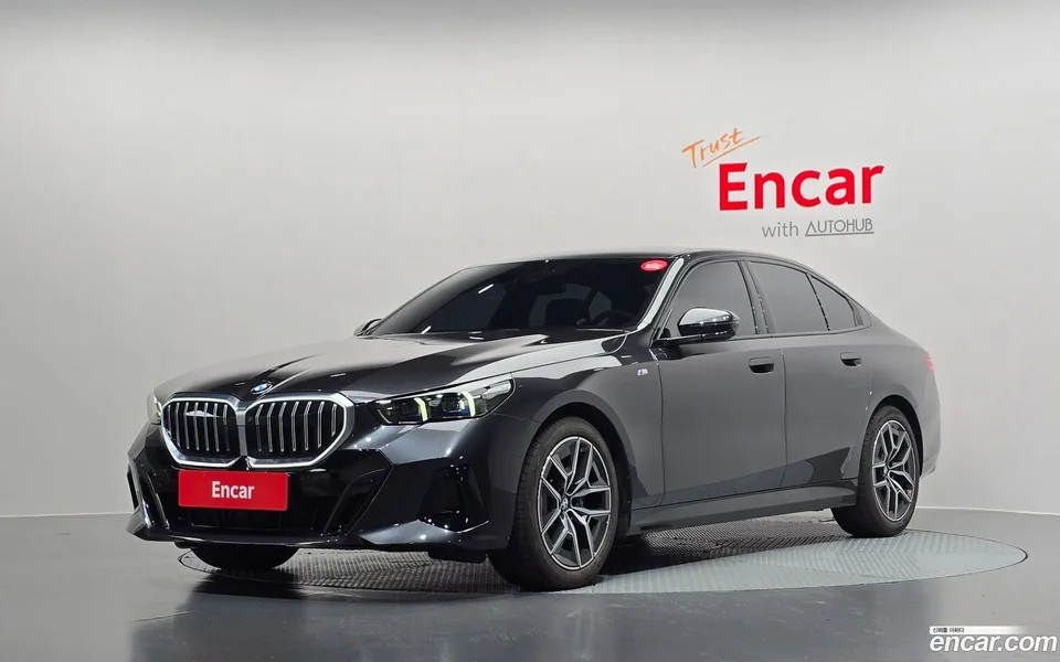BMW 5 Series 520i M 2025 — фото 1, купить с доставкой в Москву