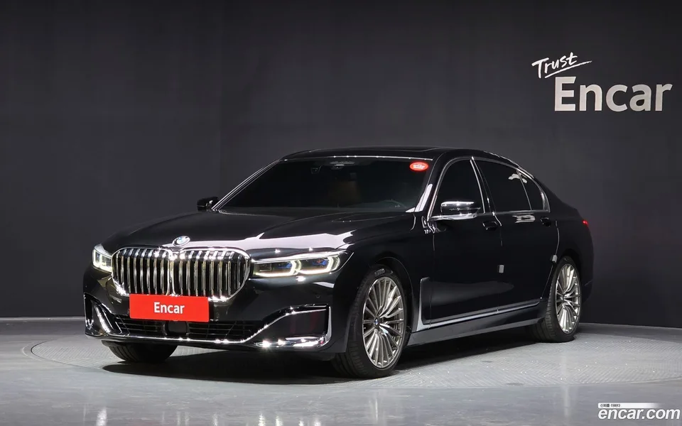 BMW 7 Series 740Li xDrive 2022 — фото 1, купить с доставкой в Москву