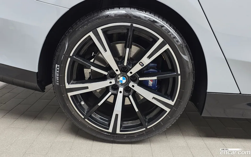 BMW 5 Series 530i xDrive M 2024 — миниатюра 2