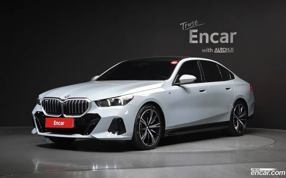 BMW 5 Series 530i xDrive M 2024 — фото 1, купить с доставкой в Москву