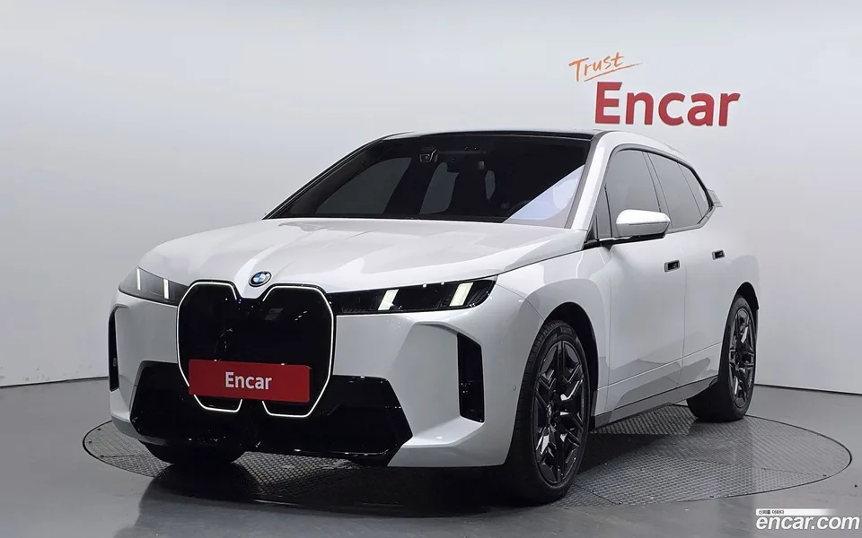 BMW iX xDrive60 M 2025 — фото 1, купить с доставкой в Москву