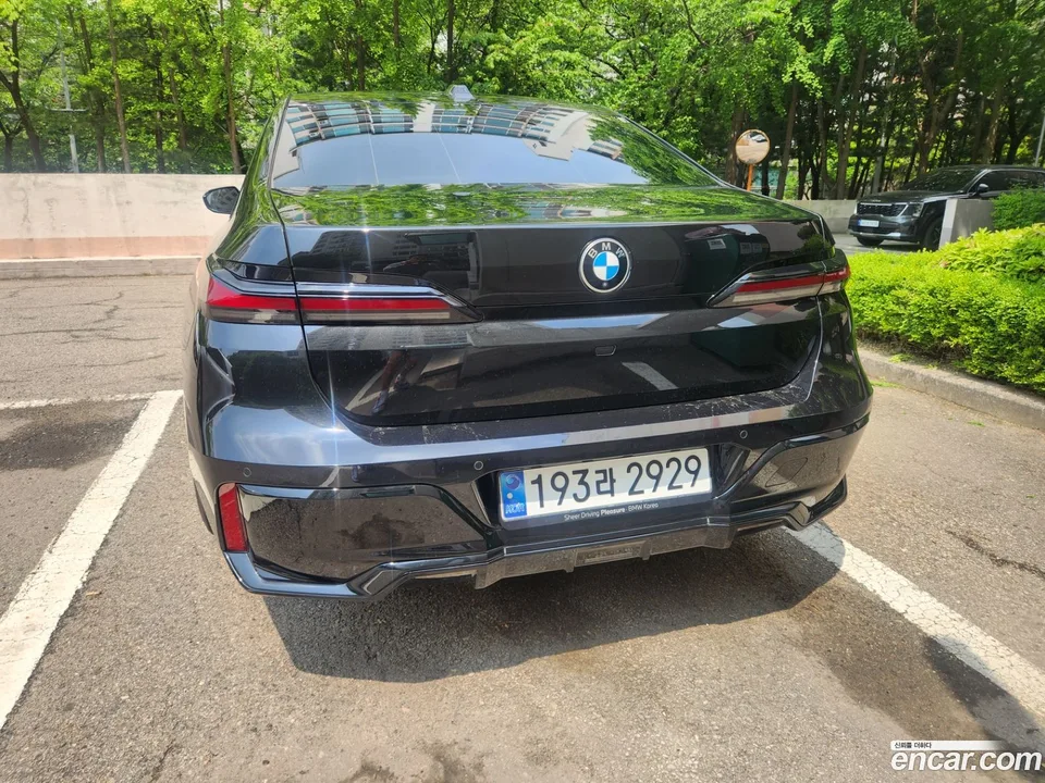 BMW 7 Series 740d xDrive M 2024 — миниатюра 3