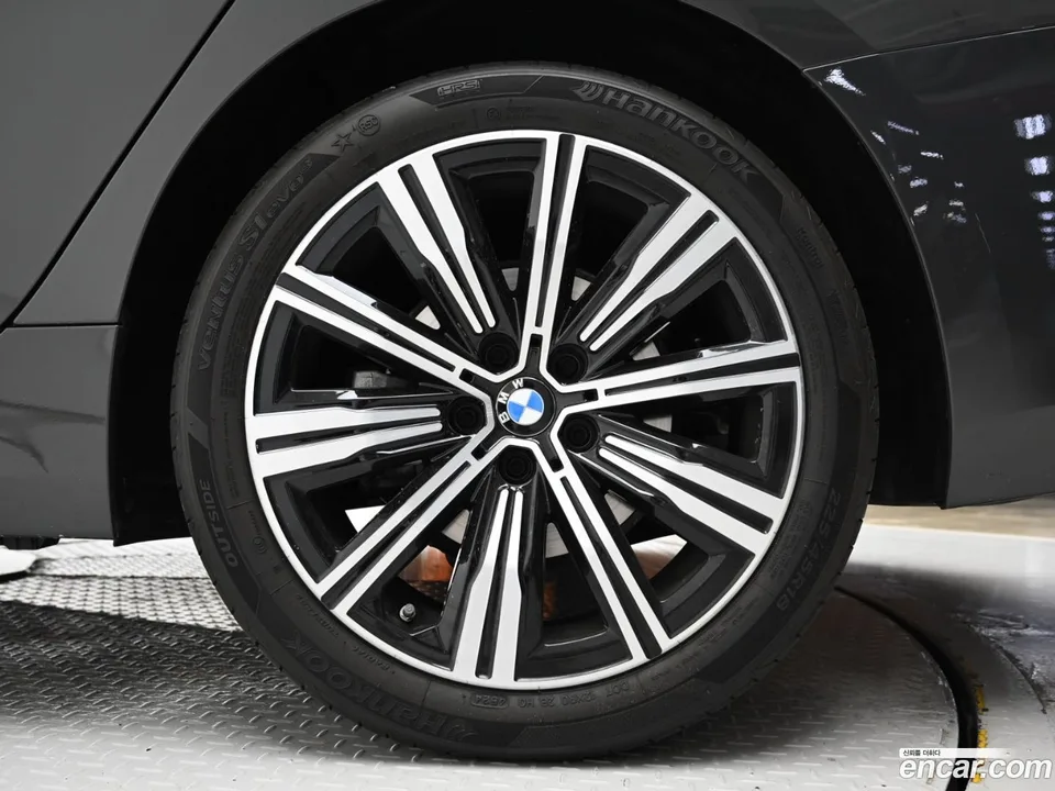 BMW 3 Series 320i 2025 — миниатюра 5