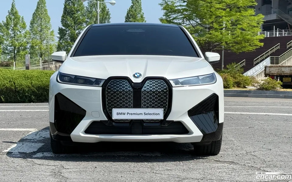 BMW iX xDrive50 2024 — миниатюра 3