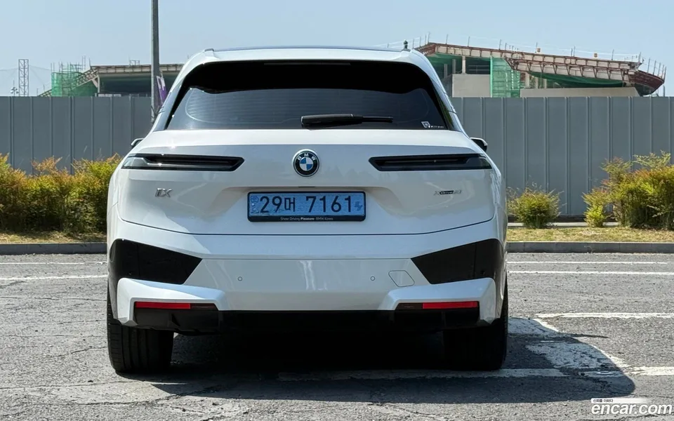 BMW iX xDrive50 2024 — миниатюра 4