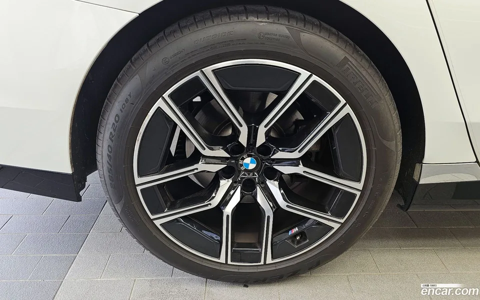 BMW 7 Series 740i sDrive M 2023 — миниатюра 5