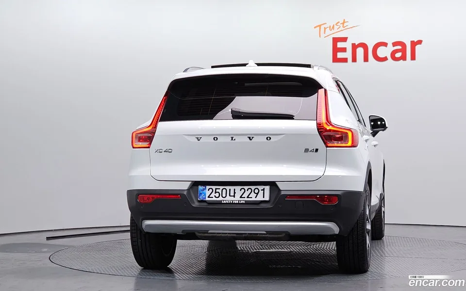 Volvo XC40 B4 2024 — миниатюра 4