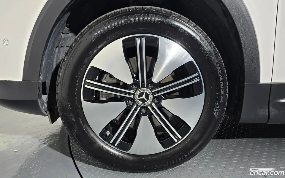 Mercedes-Benz EQB EQB300 4MATIC 2023 — миниатюра 5