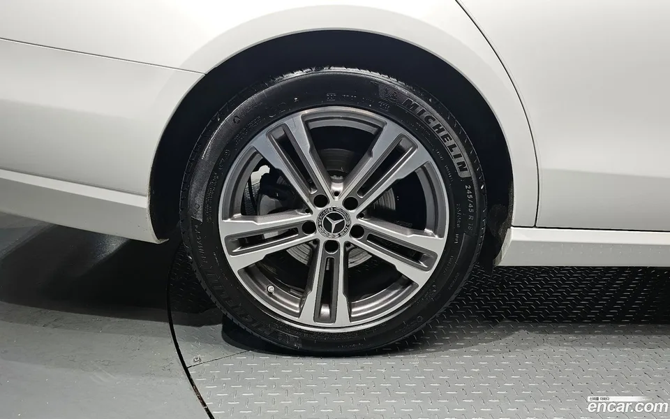 Mercedes-Benz E-Class E250 2023 — миниатюра 2
