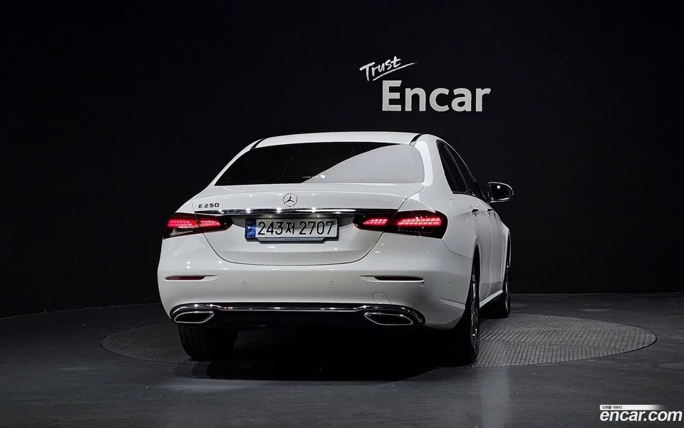 Mercedes-Benz E-Class E250 2023 — миниатюра 4