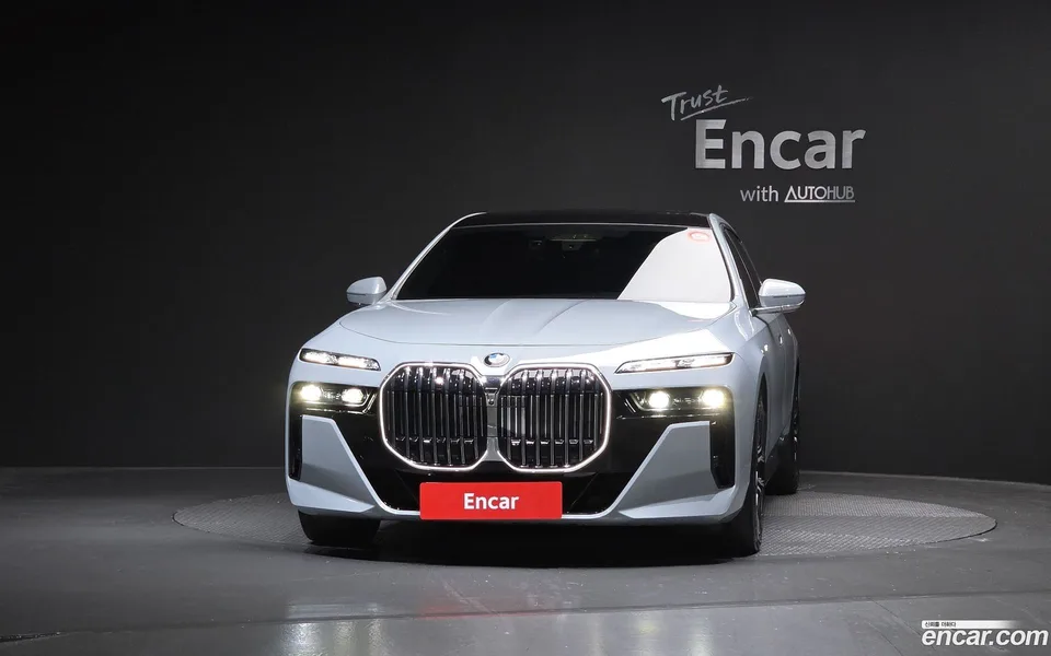 BMW 7 Series 740i sDrive M 2023 — миниатюра 3