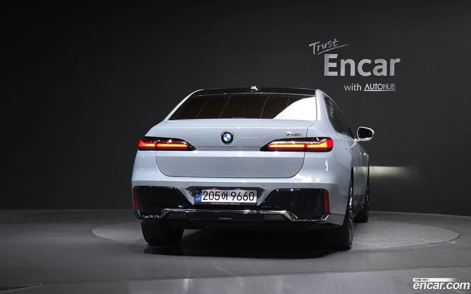 BMW 7 Series 740i sDrive M 2023 — миниатюра 4