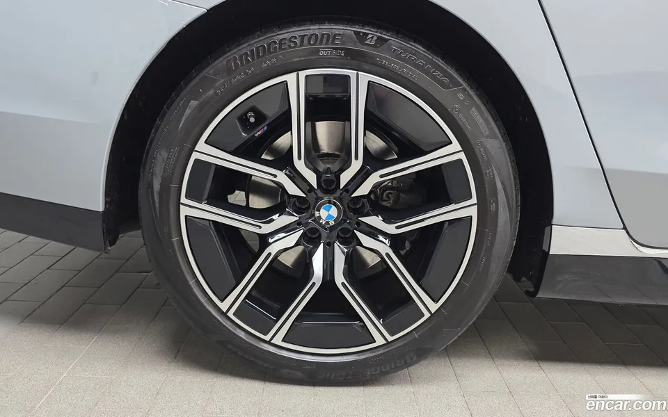 BMW 7 Series 740i sDrive M 2023 — миниатюра 5