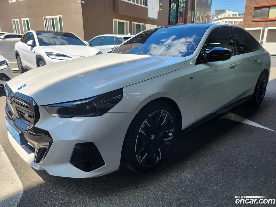 BMW i5 M60 xDrive 2025 — миниатюра 3