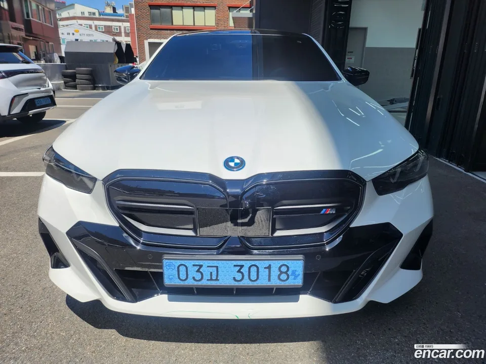BMW i5 M60 xDrive 2025 — фото 1, купить с доставкой в Москву