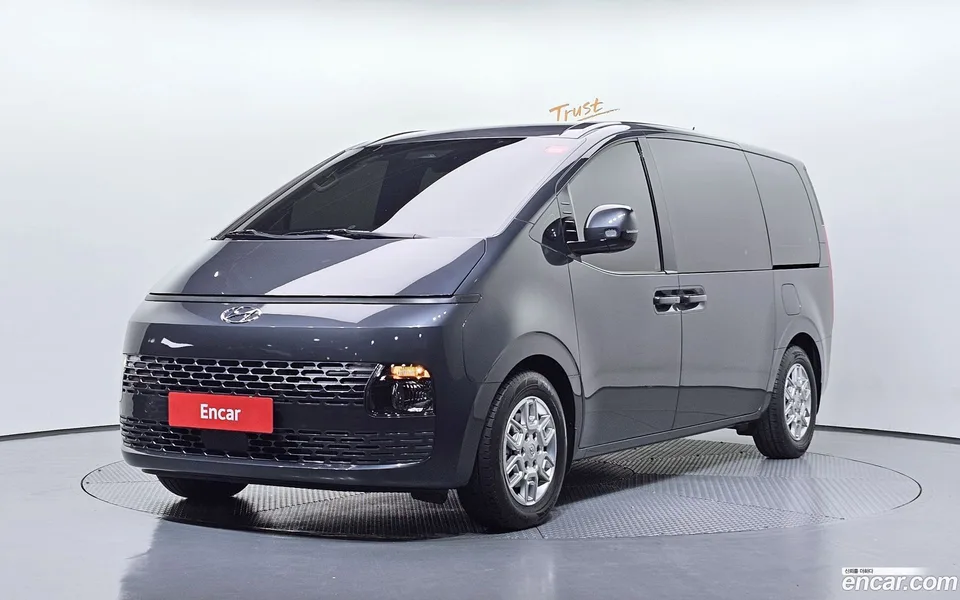 Hyundai Staria 11 2023 — фото 1, купить с доставкой в Москву