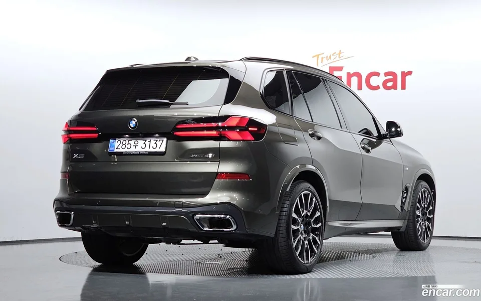 BMW X5 xDrive 40i M 2025 — фото 1, купить с доставкой в Москву
