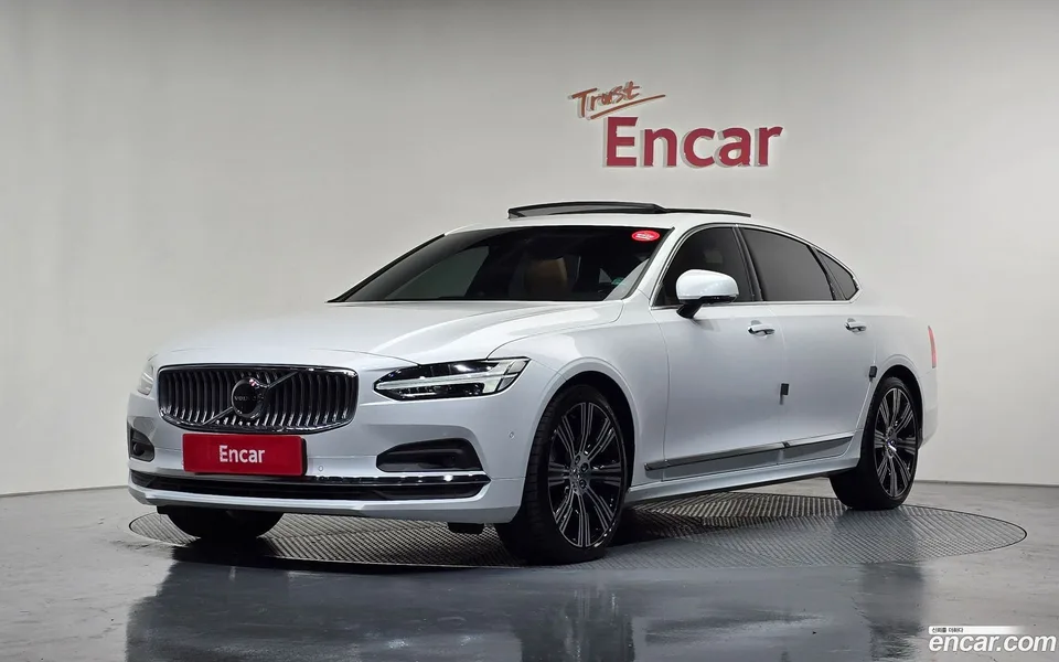 Volvo S90 B6 AWD 2023 — фото 1, купить с доставкой в Москву
