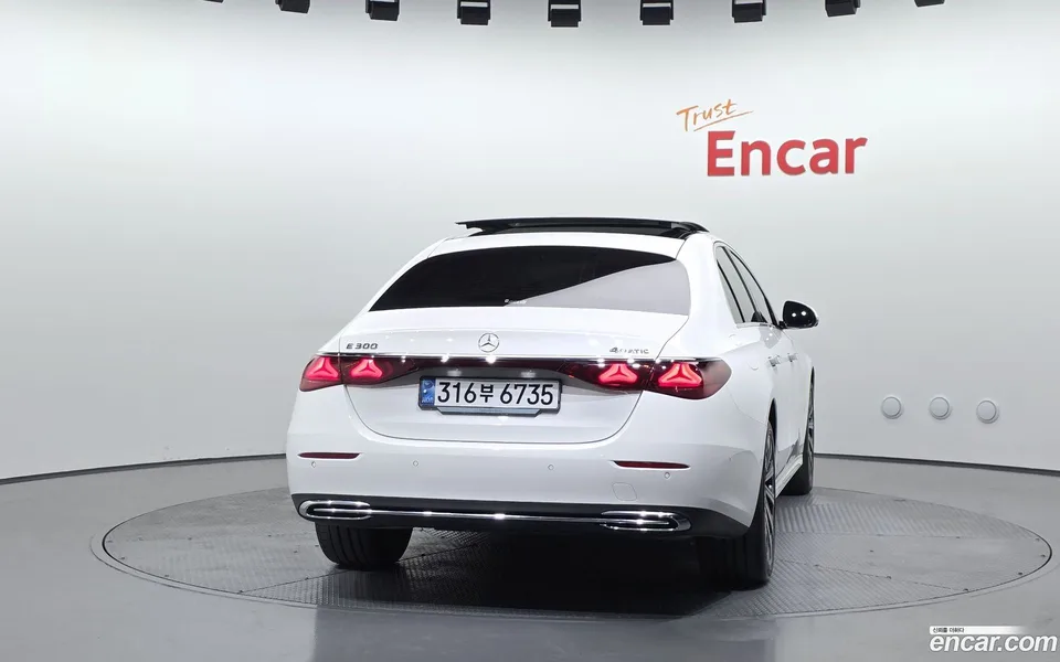 Mercedes-Benz E-Class E300 4MATIC 2024 — миниатюра 4