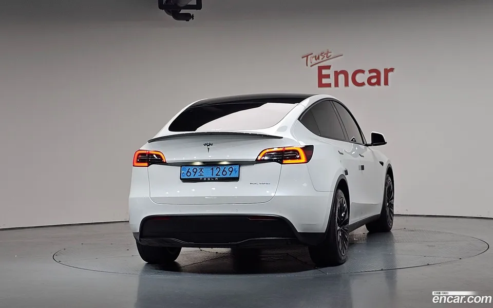 Tesla Model Y AWD 2022 — миниатюра 4