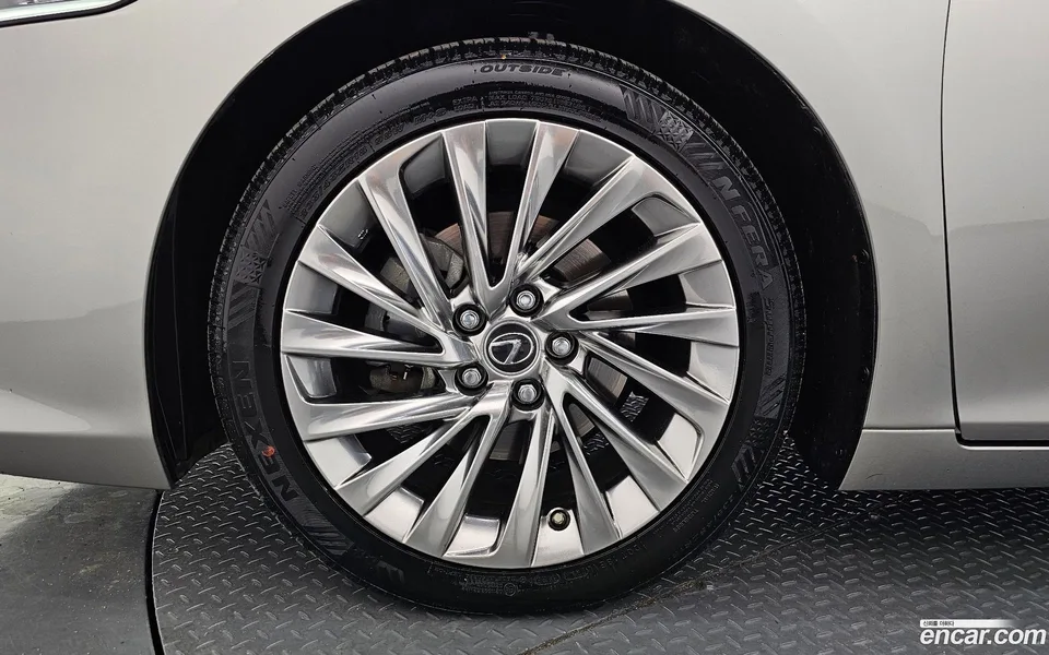 Lexus ES 300h 2023 — миниатюра 2