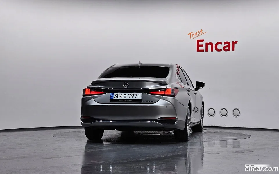 Lexus ES 300h 2023 — миниатюра 4
