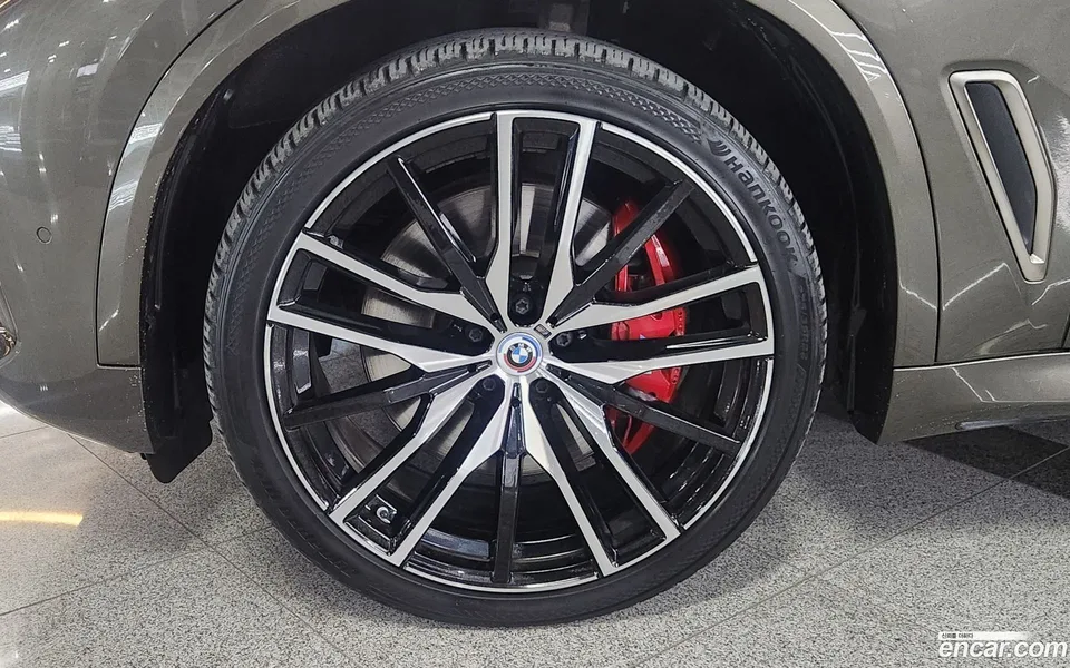 BMW X5 M50i 2023 — миниатюра 5