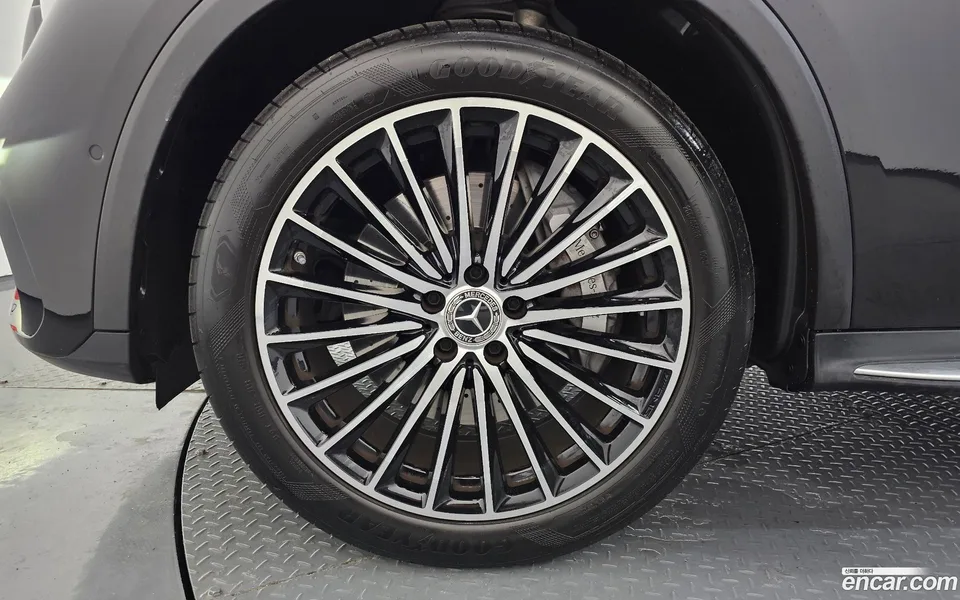 Mercedes-Benz GLC-Class GLC300 4MATIC AMG Line 2024 — миниатюра 5