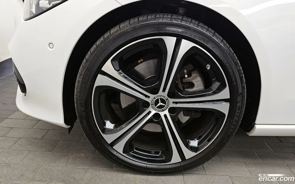Mercedes-Benz C-Class C300 4MATIC 2023 — миниатюра 5