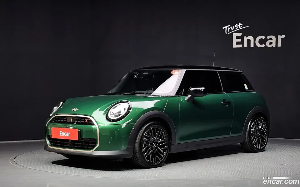 MINI Cooper S 2025 — фото 1, купить с доставкой в Москву