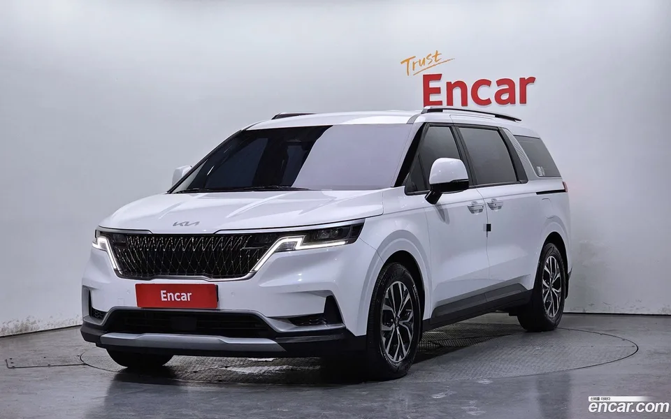 Kia Carnival 11 2023 — фото 1, купить с доставкой в Москву