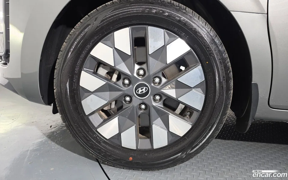 Hyundai Staria L3.5 9 2023 — thumbnail 5