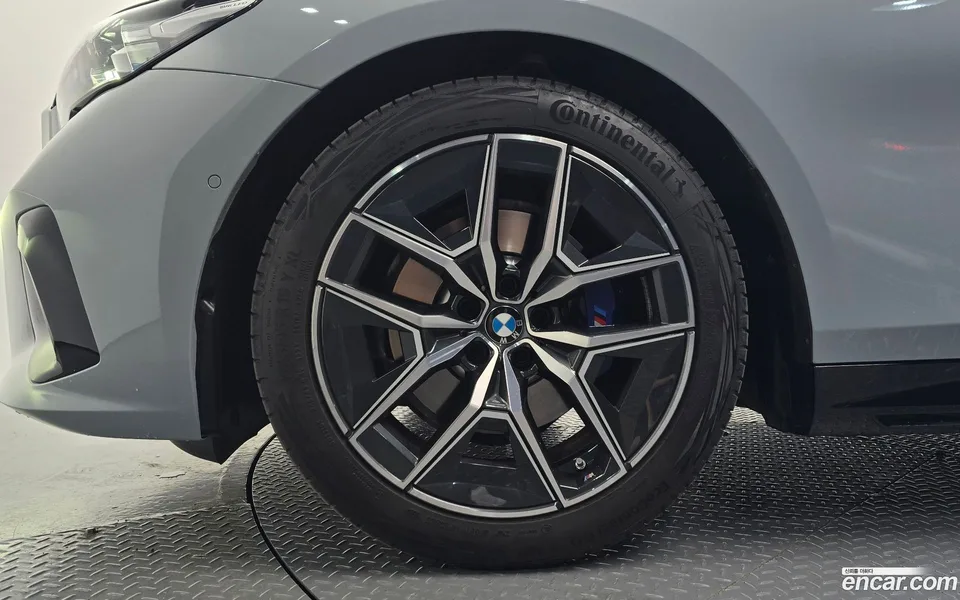 BMW 5 Series 520i M 2025 — миниатюра 5