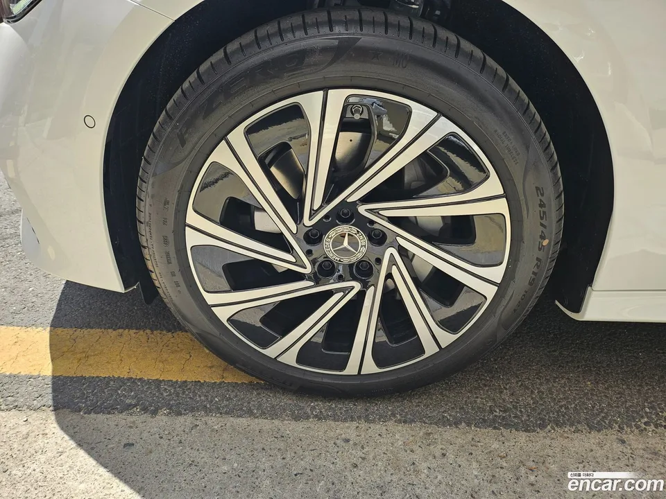 Mercedes-Benz E-Class E300 4MATIC 2026 — миниатюра 5