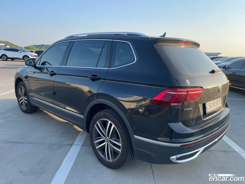 Volkswagen Tiguan Allspace 2.0 TSI 2023 — миниатюра 3
