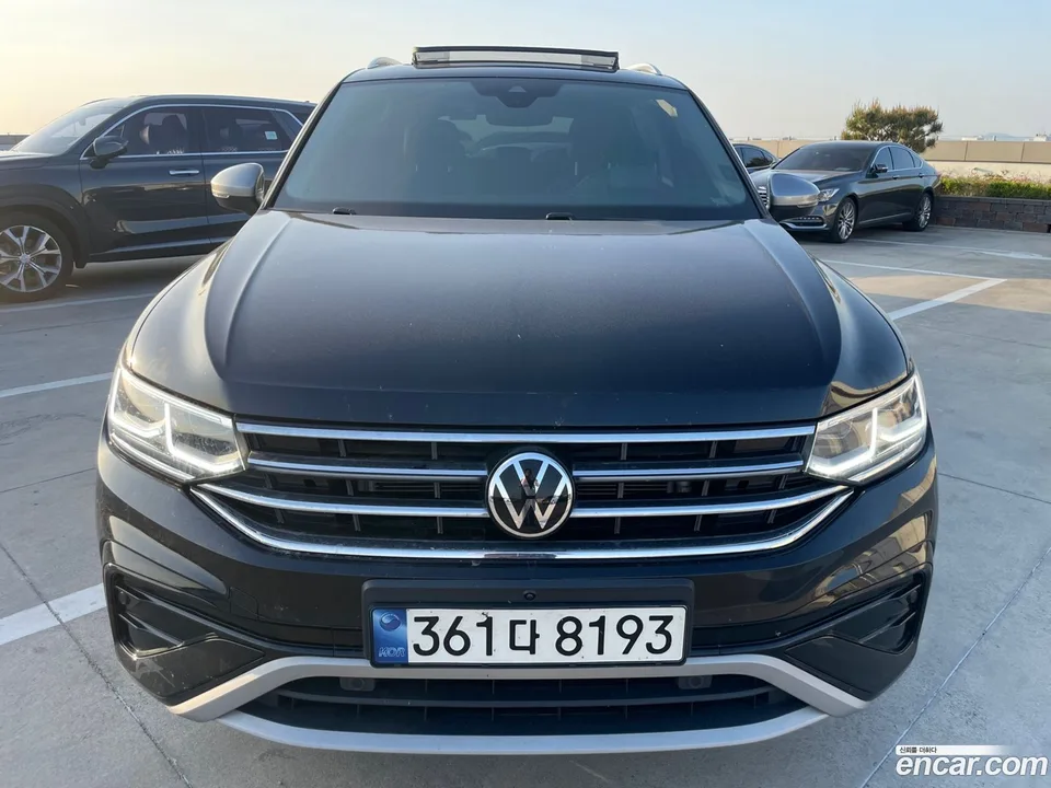 Volkswagen Tiguan Allspace 2.0 TSI 2023 — фото 1, купить с доставкой в Москву
