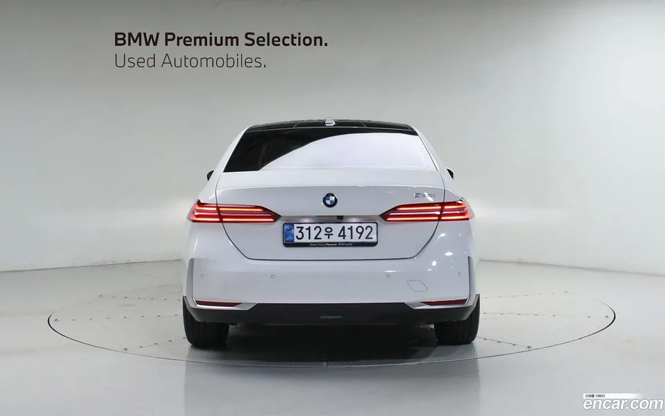BMW 5 Series 520i 2025 — миниатюра 3