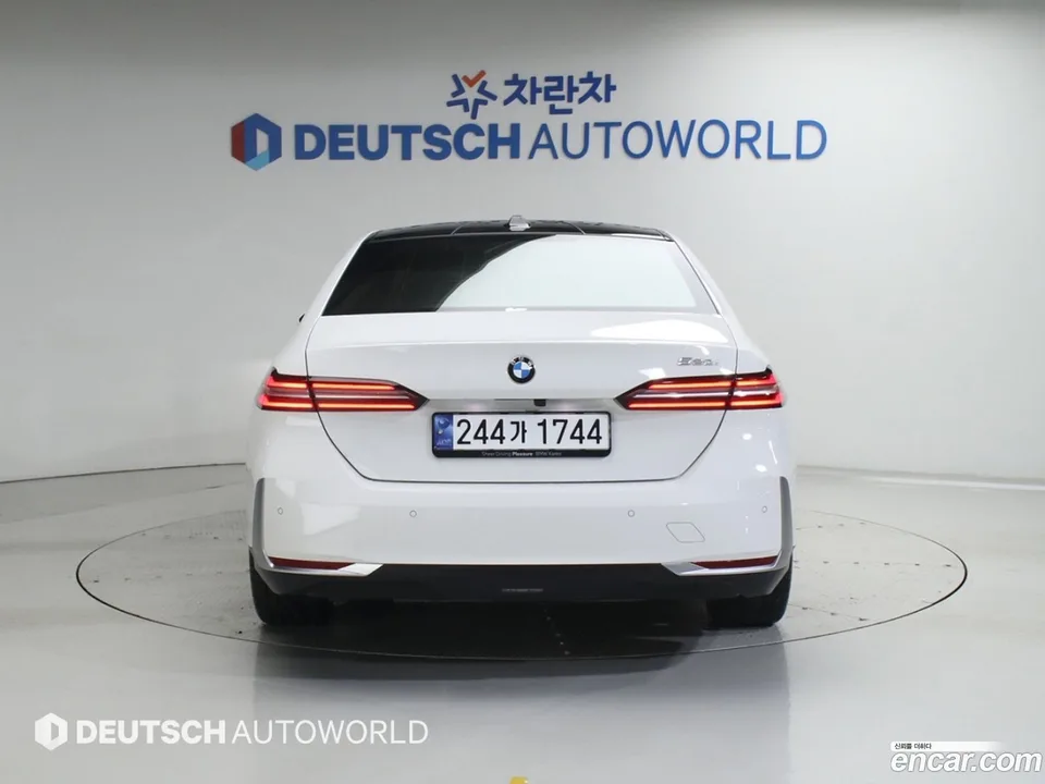 BMW 5 Series 520i 2024 — миниатюра 4