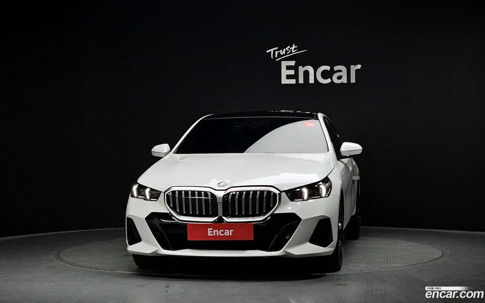BMW 5 Series 530e M 2025 — миниатюра 3