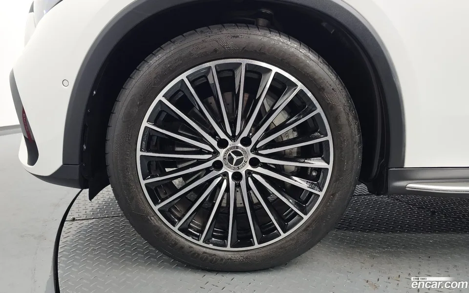 Mercedes-Benz GLC-Class GLC300 4MATIC AMG Line 2024 — миниатюра 5