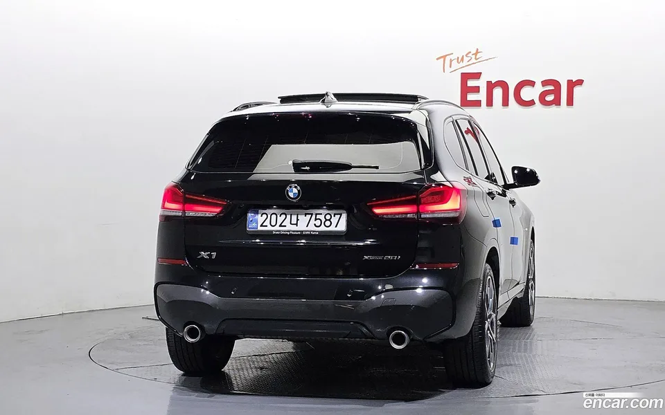 BMW X1 xDrive 20i M 2022 — thumbnail 4
