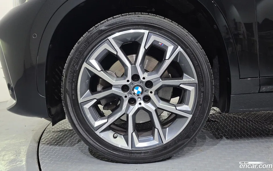 BMW X1 xDrive 20i M 2022 — thumbnail 5