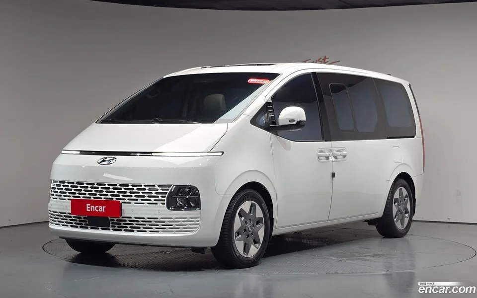 Hyundai Staria L3.5 11 2023 — фото 1, купить с доставкой в Москву