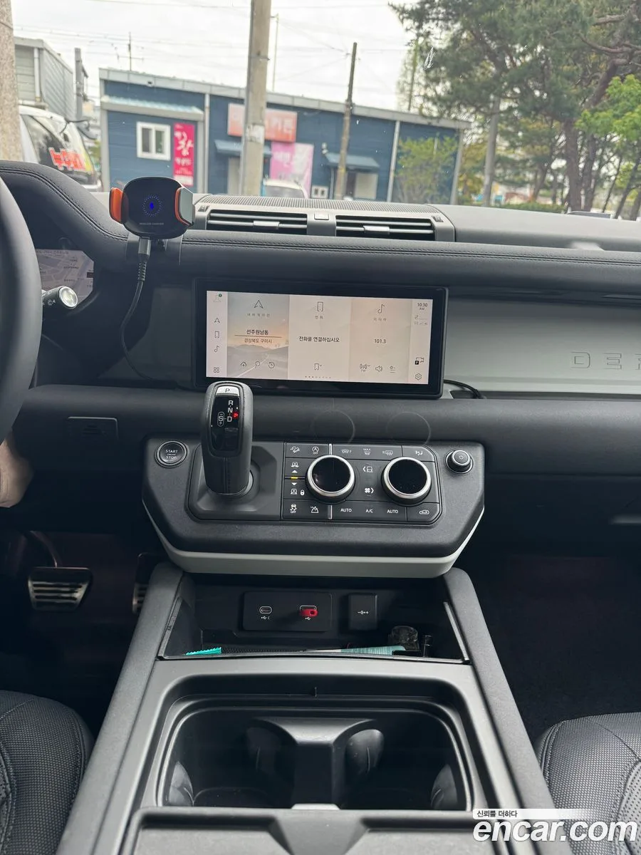 Land Rover Defender 110 P300 X- SE 2023 — миниатюра 4