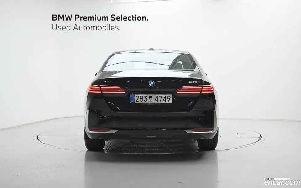 BMW 5 Series 530i xDrive 2025 — миниатюра 4